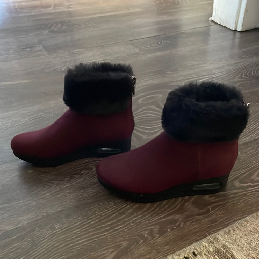 DKNY Womens Burgundy Faux Fur Cuff Wedge Inset Comfort Arbi Wedge Booties